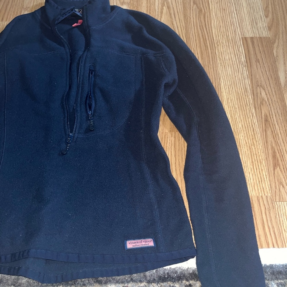 Vineyard Vines Pull over sweater!